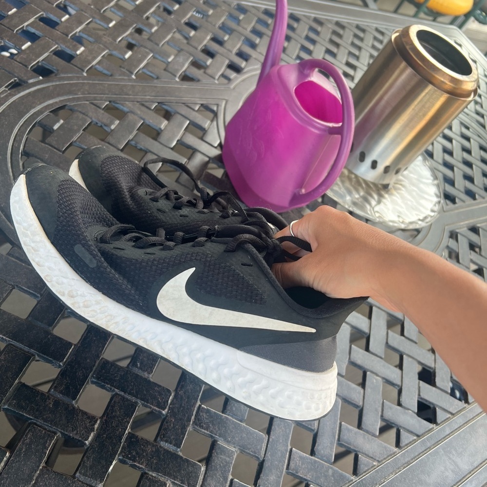 Nike Black and white Revolution 5 trainers shoes